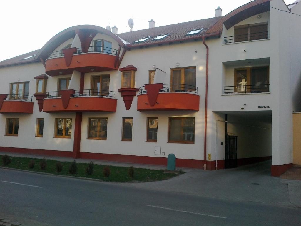 Hajdúszoboszló Cristian Apartman מראה חיצוני תמונה